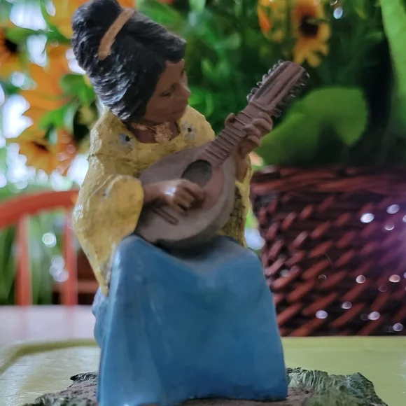 Franklin Mint Children of the World Figurines - Picture 8 of 12